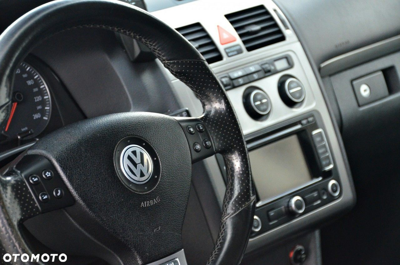 Volkswagen Touran - 10