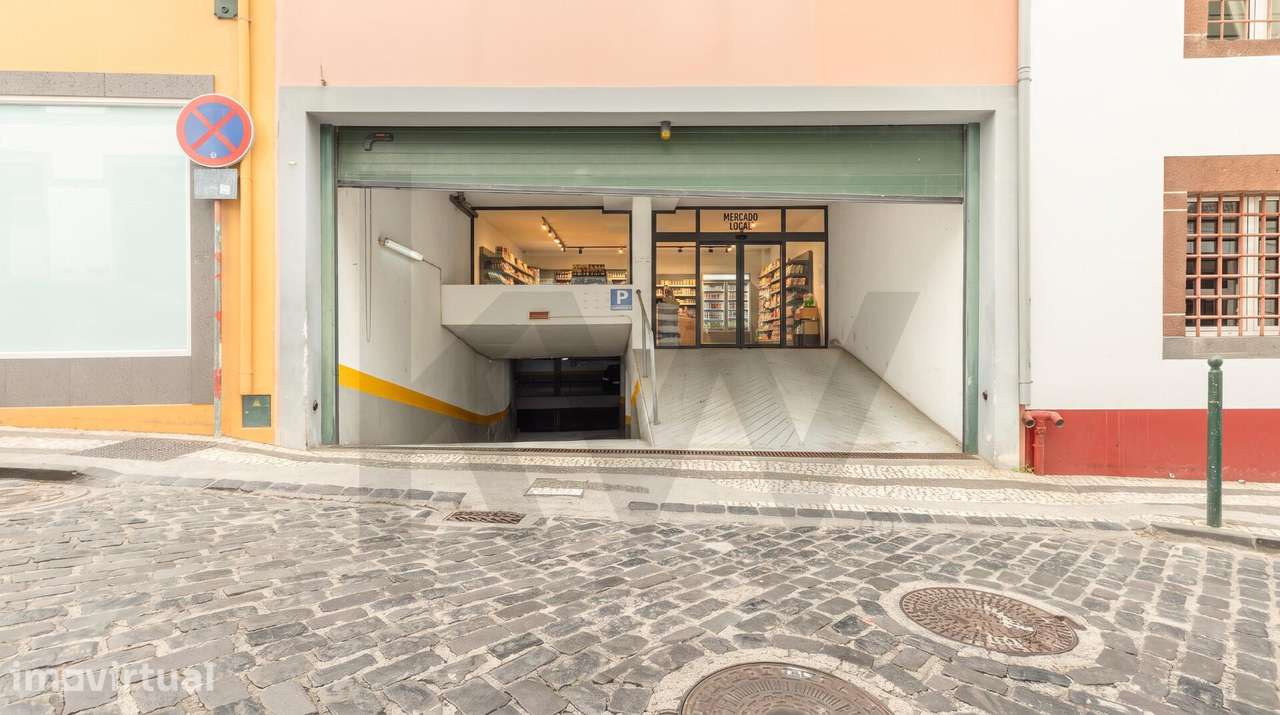 Loja com 341m2 no centro do Funchal na Rua da Carreira e Rua do Surdo - Grande imagem: 2/31