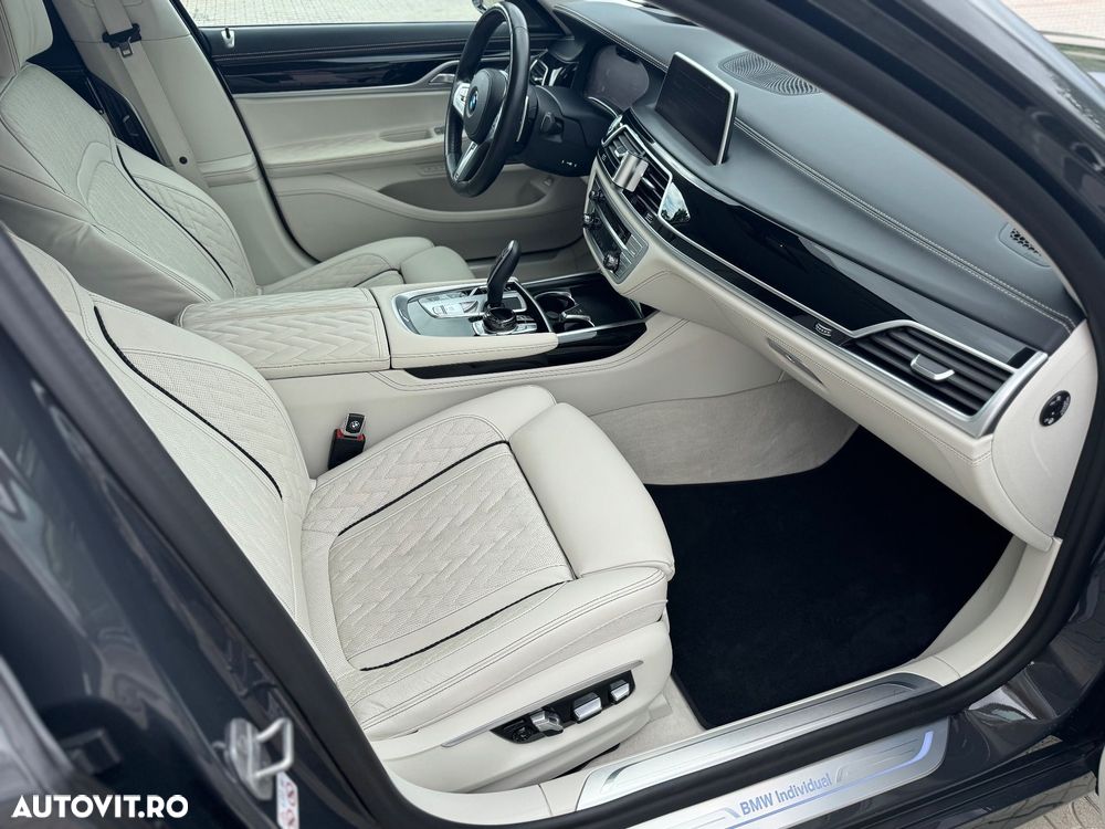 BMW Seria 7 745e - 30