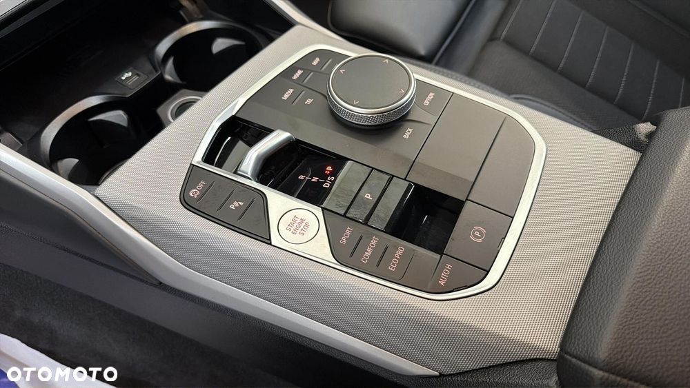 BMW Seria 3 318d mHEV - 16