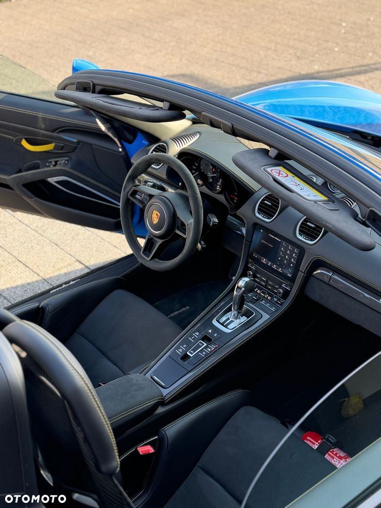 Porsche 718 Spyder - 10
