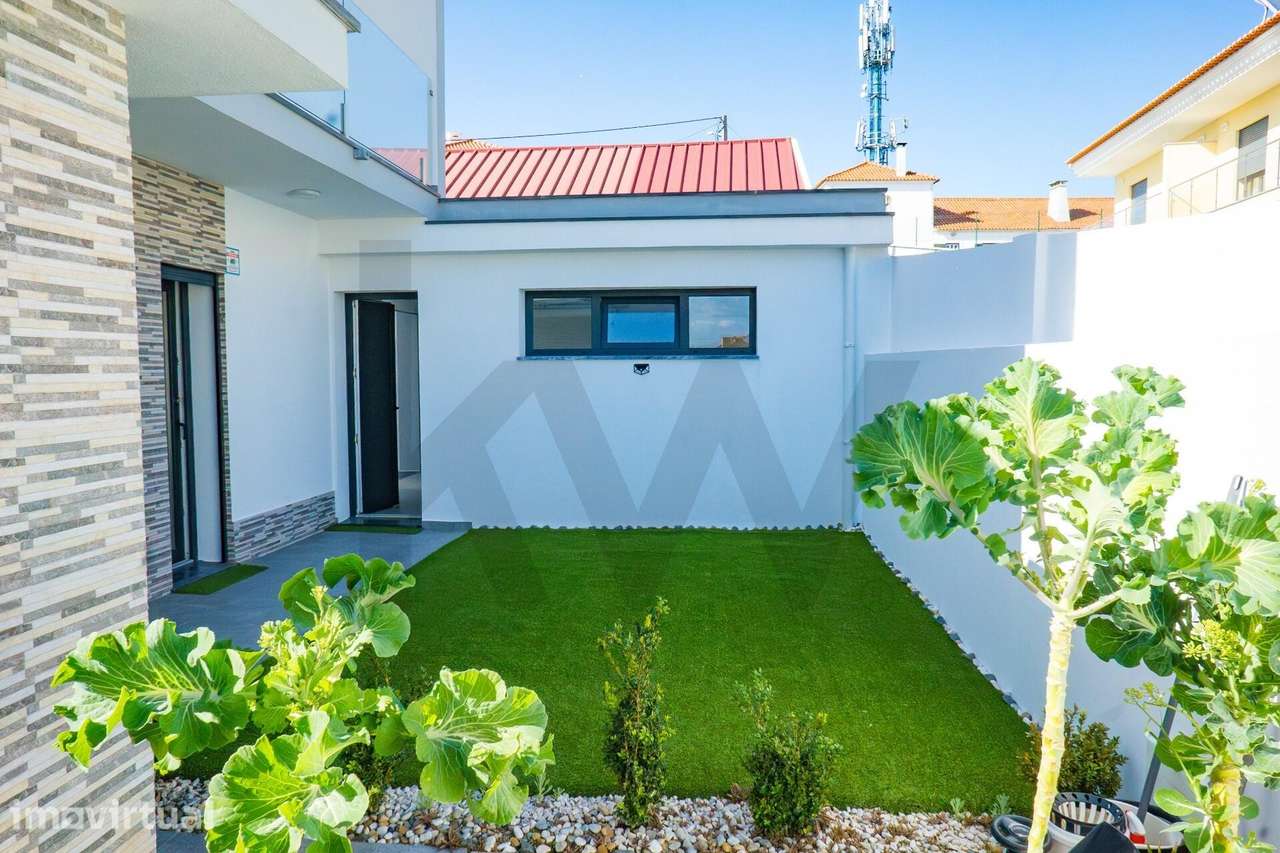 T3 Isolada em Famões: A Estreia Perfeita para a sua Família - Grande imagem: 3/50