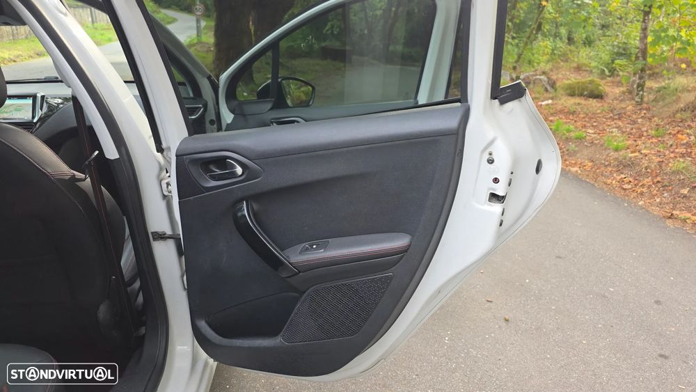 Peugeot 208 1.6 BlueHDi GT Line - 21