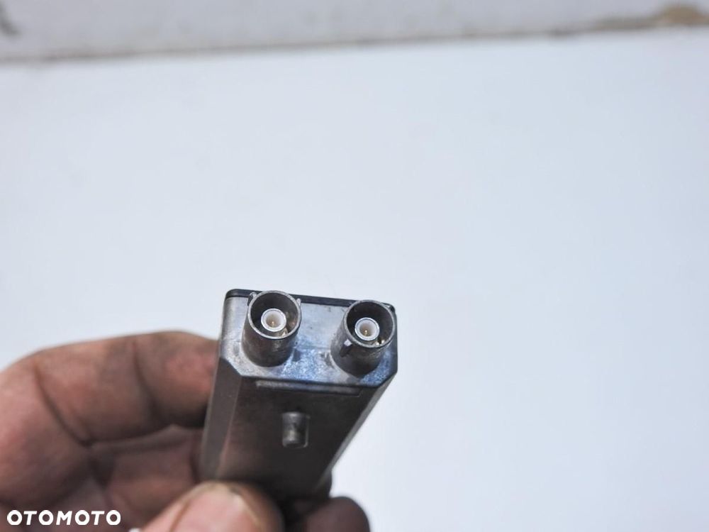 WZMACNIACZ ANTENY AUDI A6 C6 4F9035225A - 3