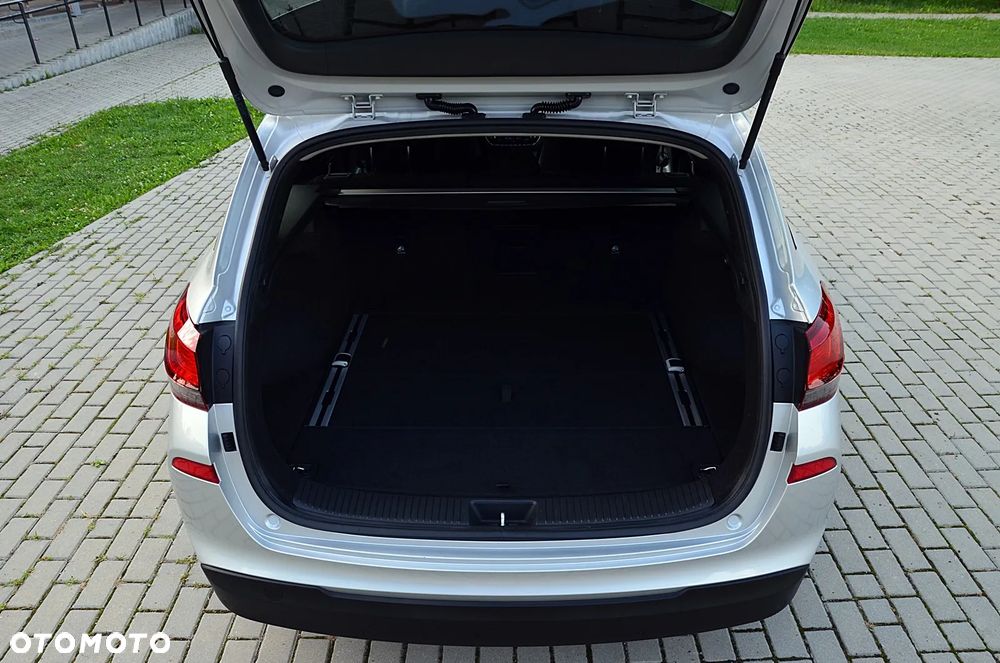 Hyundai i30 1.4 T-GDI Family+ - 31