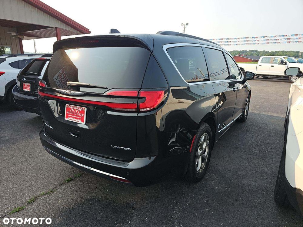 Chrysler Pacifica - 4