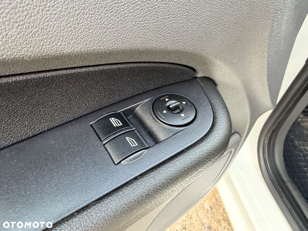 Ford Focus 1.4 Ambiente - 32