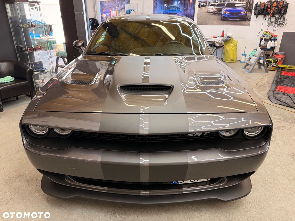 Dodge Challenger - 2