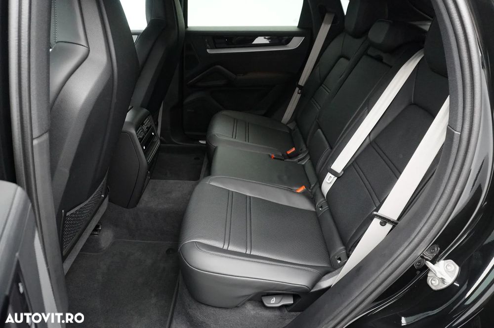 Porsche Cayenne Coupe - 12