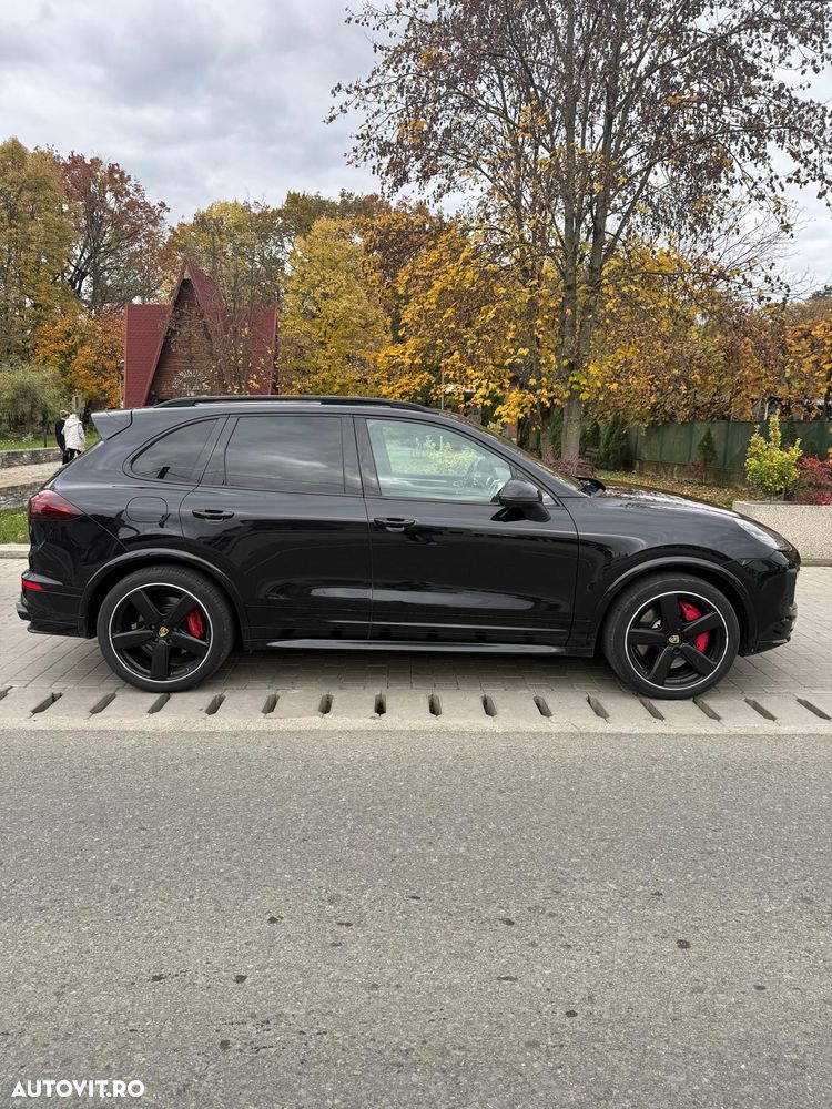 Porsche Cayenne - 2