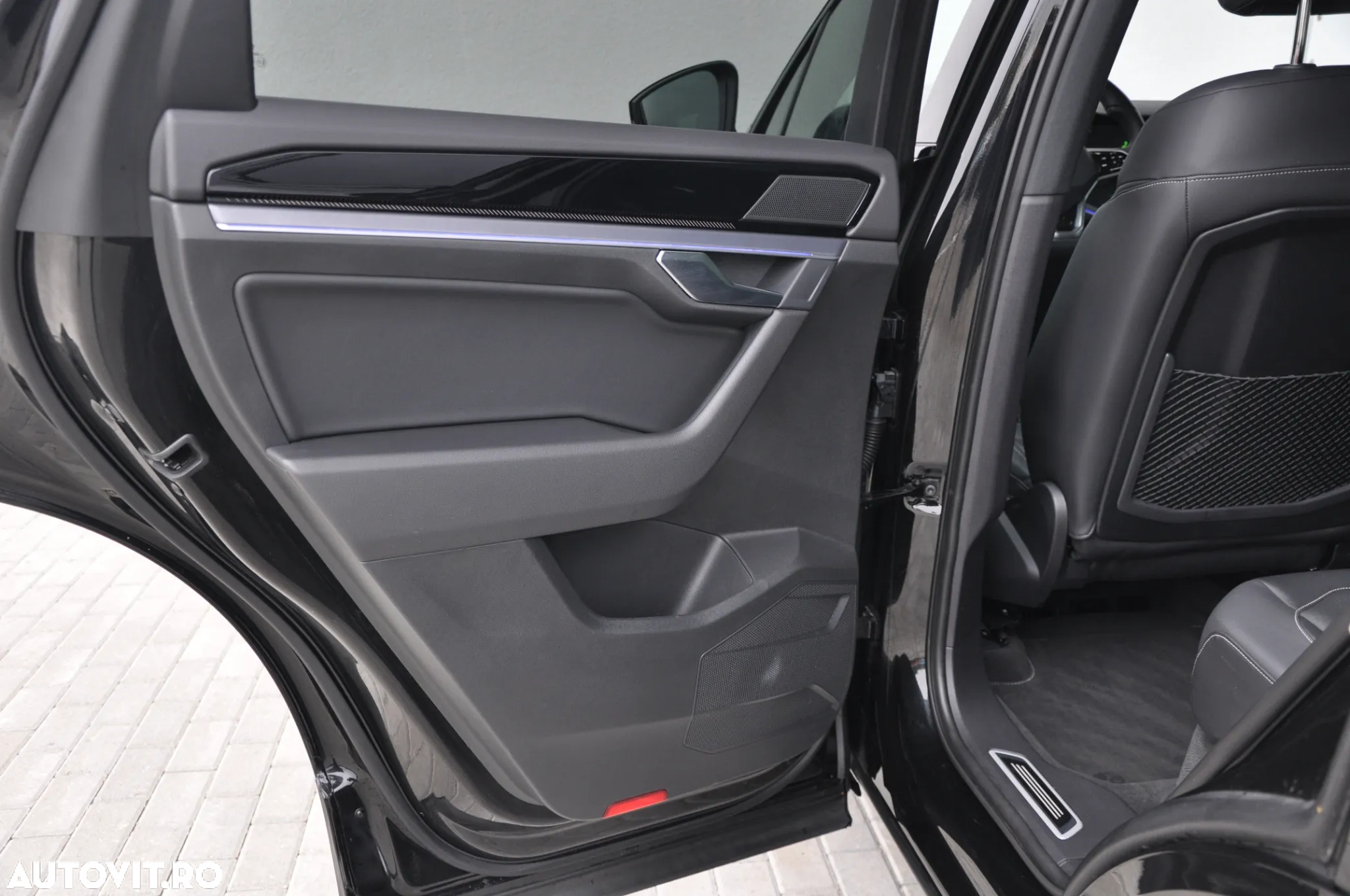 Volkswagen Touareg V6 TDI 4MOTION R-Line - 34