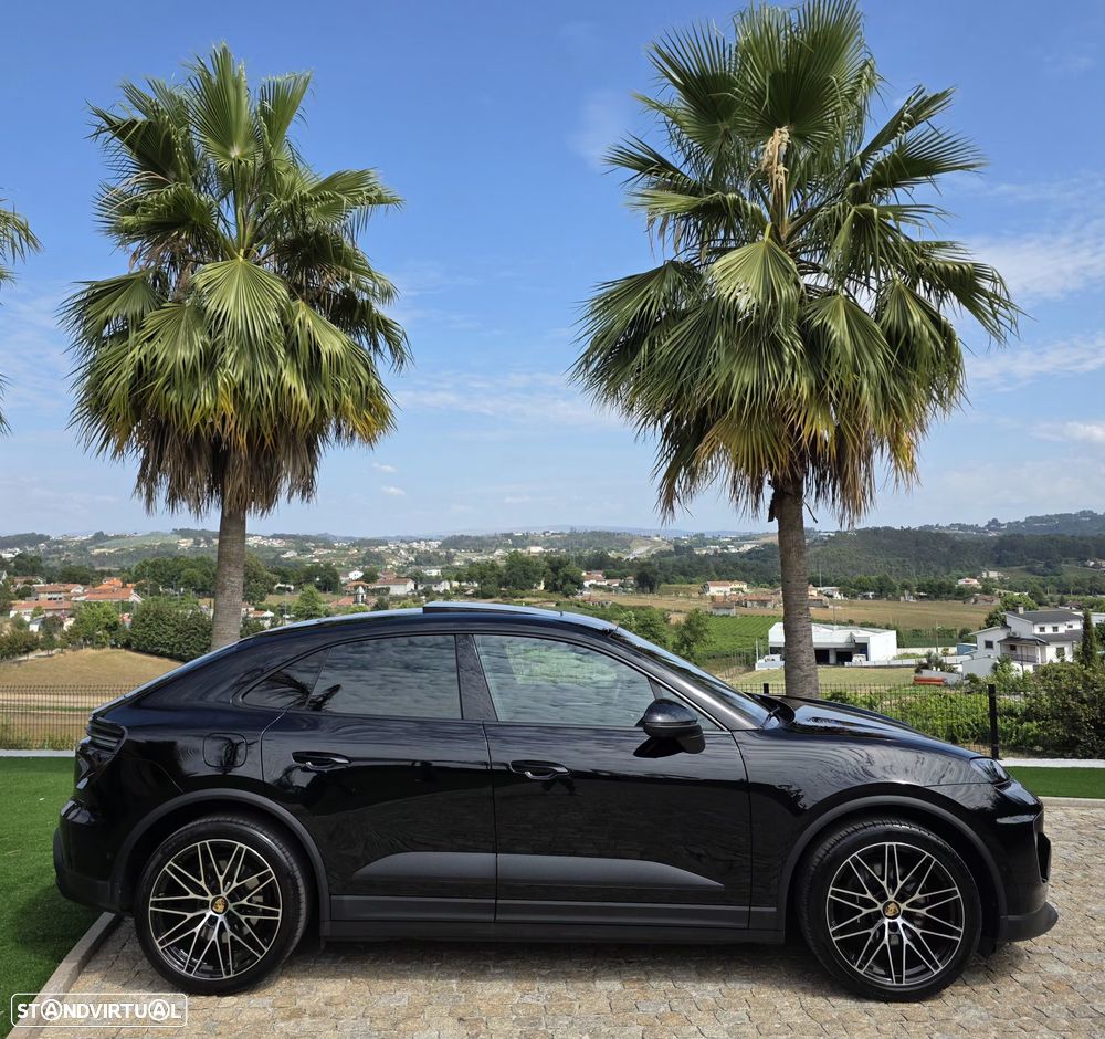 Porsche Macan Electric 4 - 11