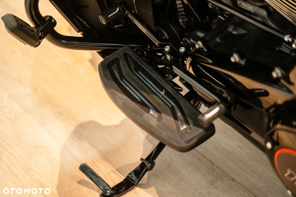 Harley-Davidson CVO Street Glide - 8