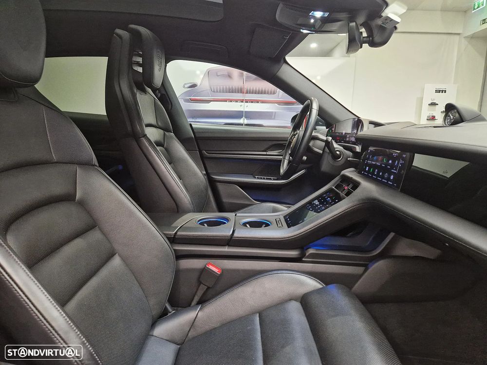 Porsche Taycan Cross Turismo 4S - 21