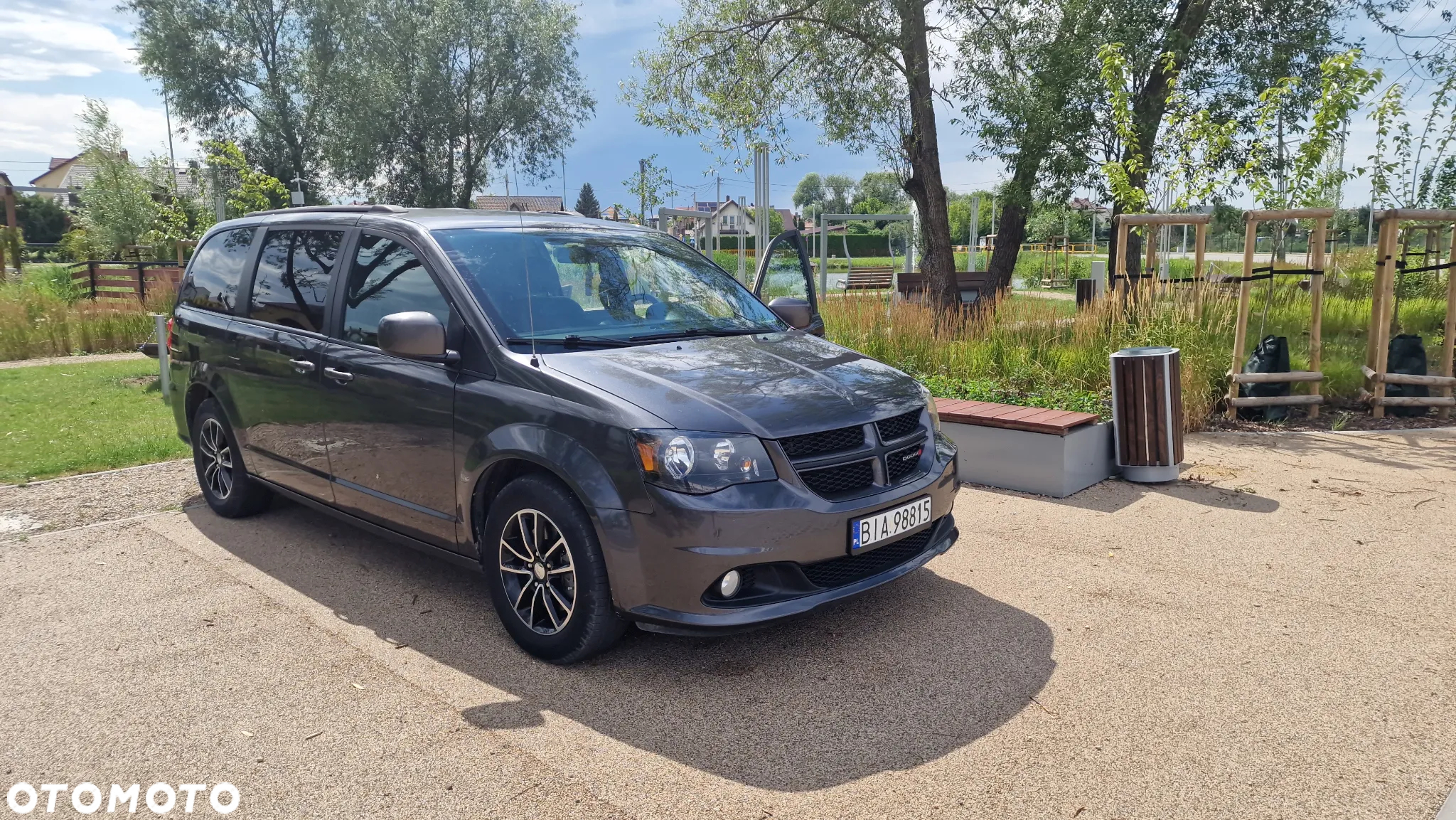 Dodge Grand Caravan - 2