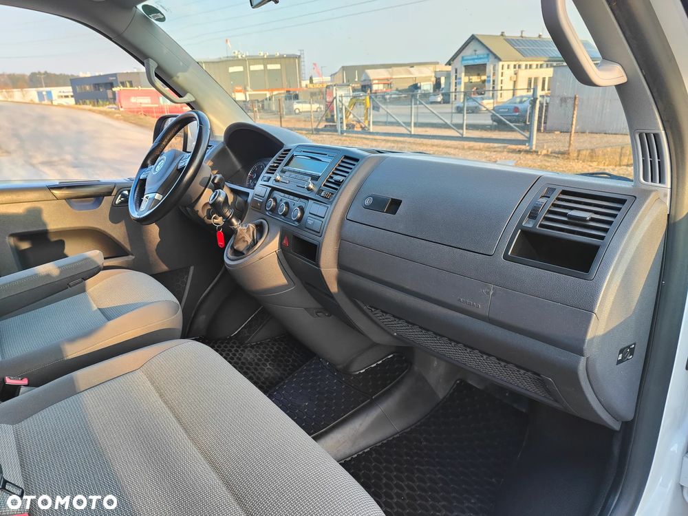 Volkswagen Caravelle - 28