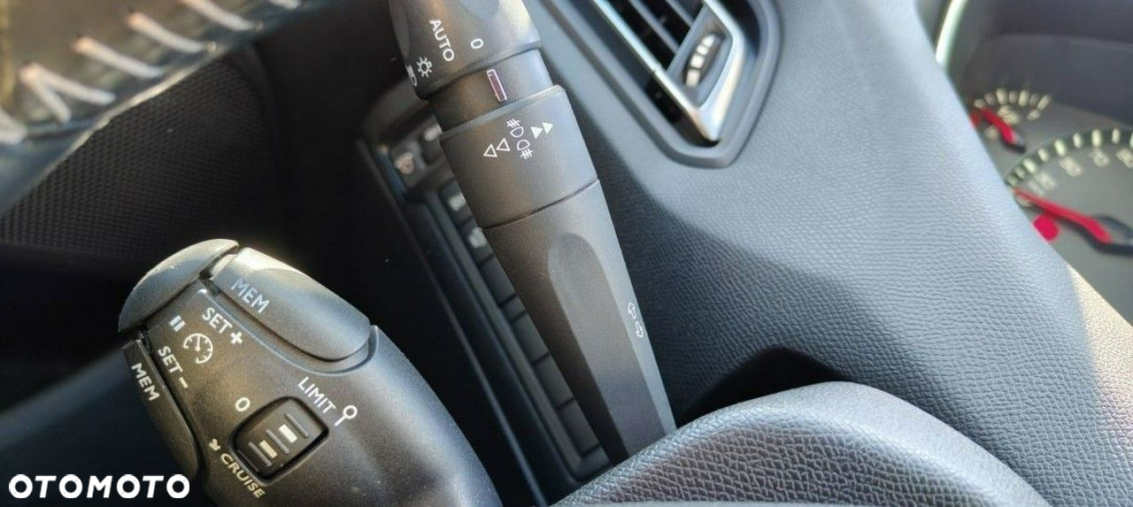Peugeot 308 - 24