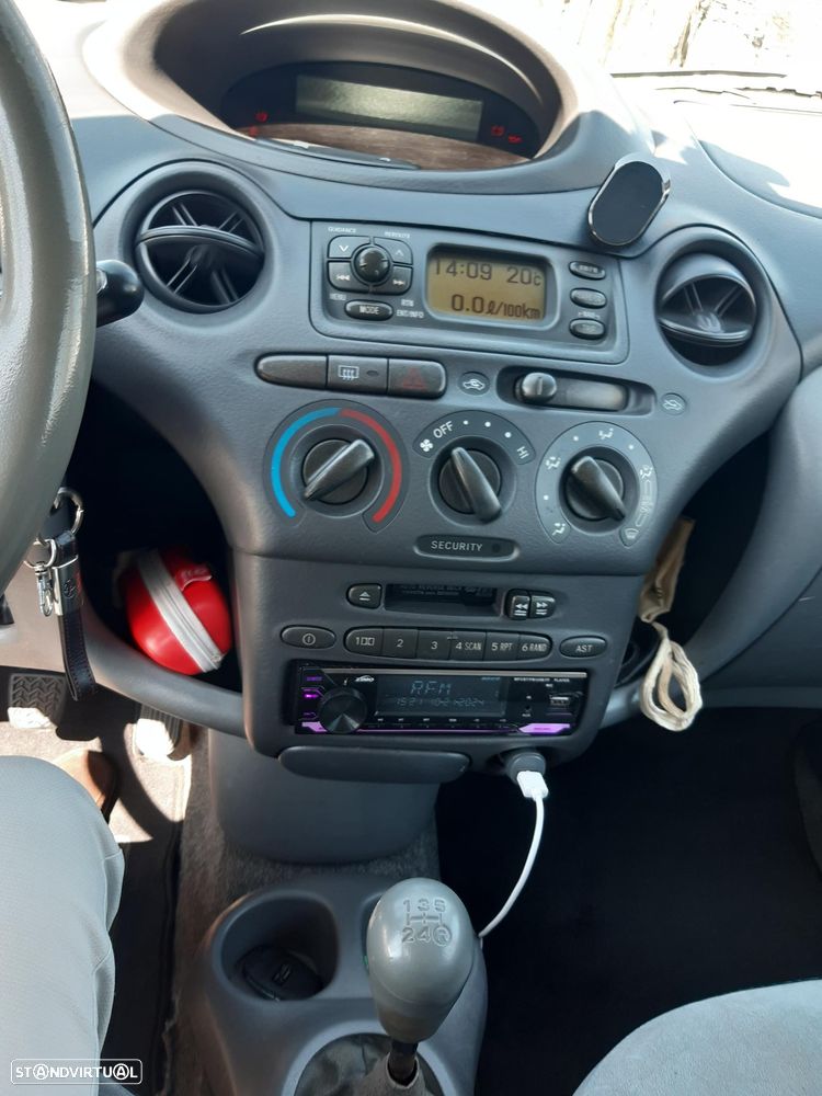 Toyota Yaris 1.0 Base - 6