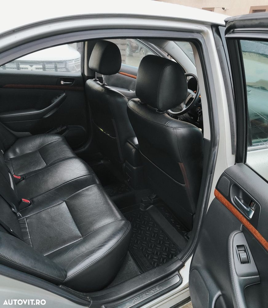 Toyota Avensis 2.2 D-4D Luxury - 4