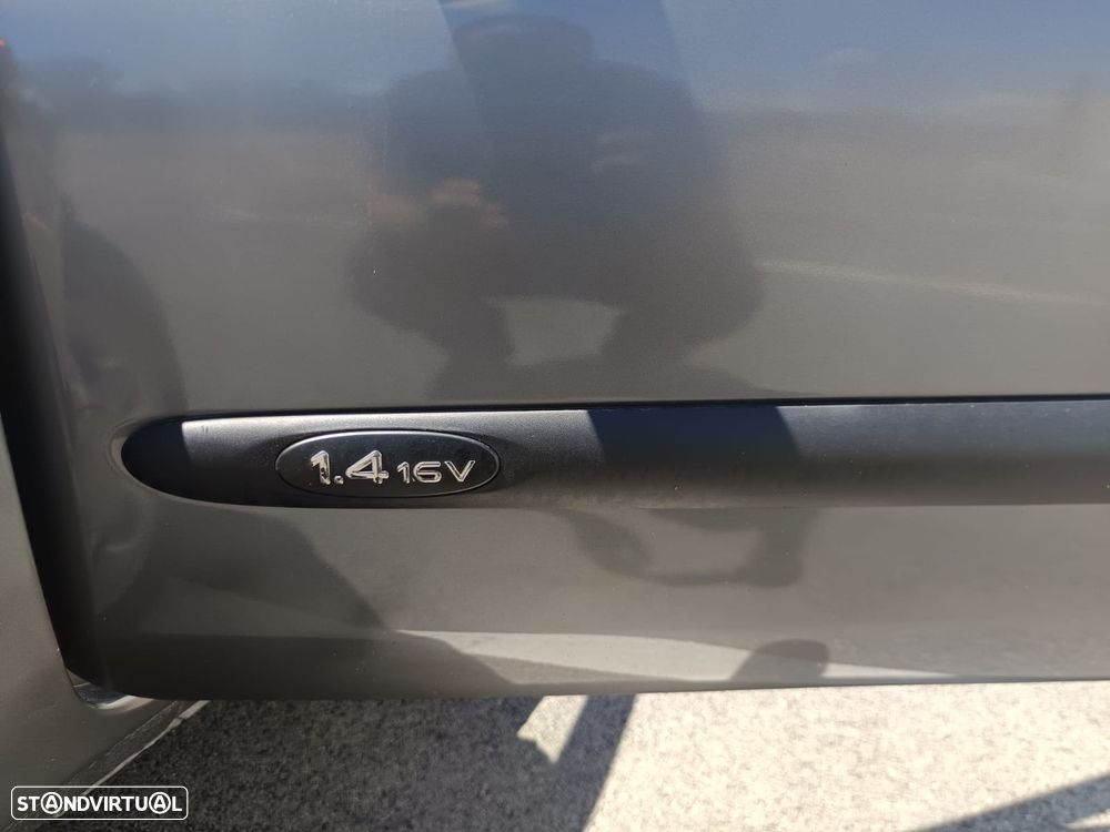 Renault Clio 1.4 16V Si - 29