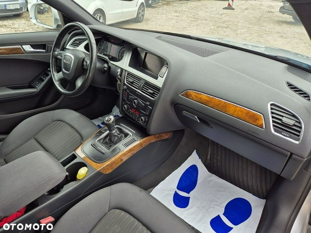 Audi A4 Limousine - 13