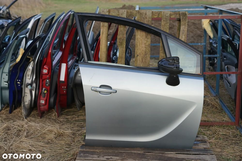 Drzwi przód przednie prawe Opel Meriva II B Z179