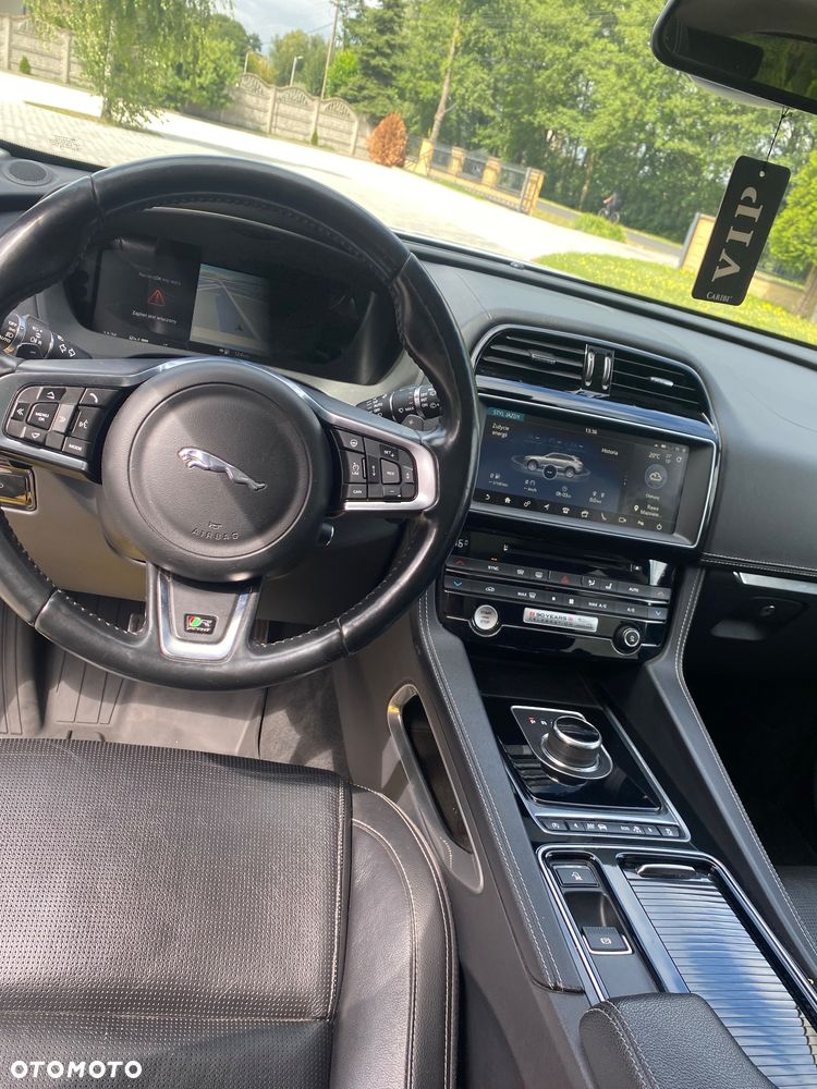 Jaguar F-Pace - 14
