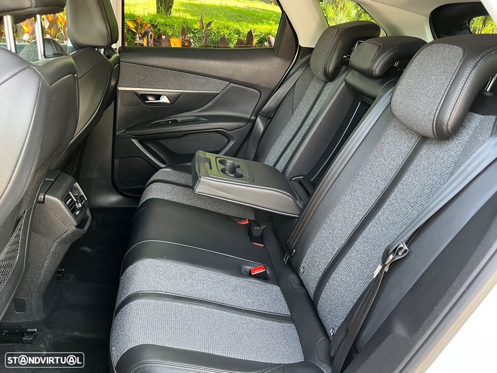 Peugeot 3008 PureTech 130 Stop & Start GPF EAT8 Allure Pack - 17