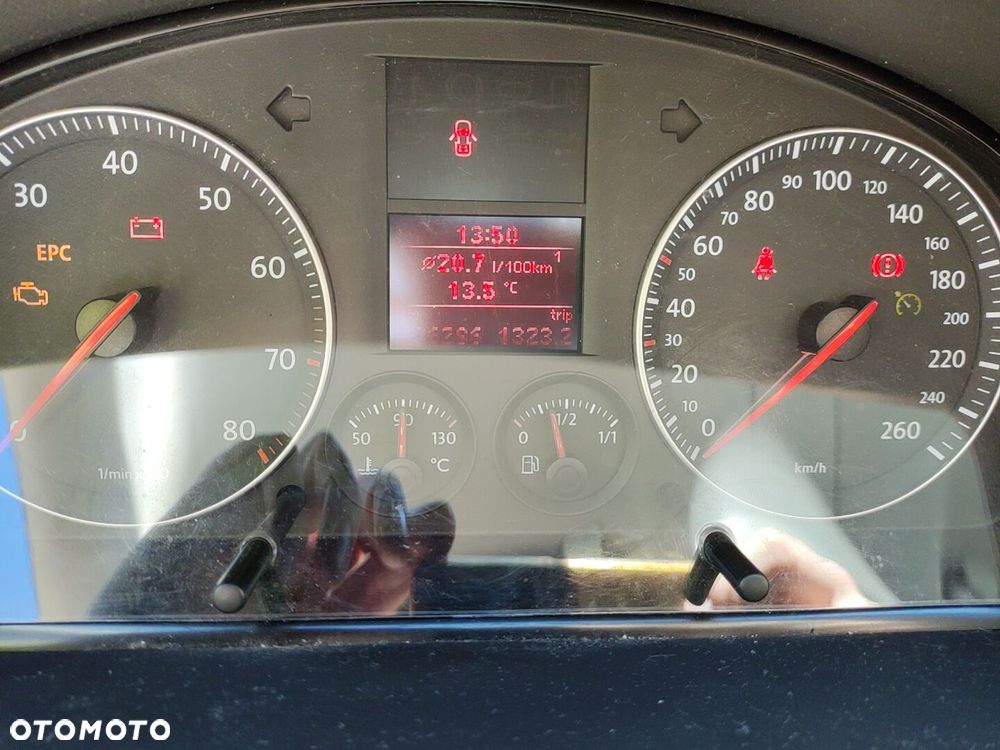 Volkswagen Touran 1.6 FSI Basis - 14