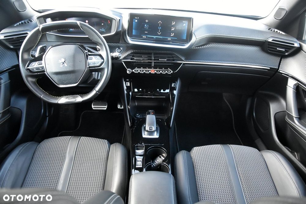 Peugeot 2008 PureTech 130 EAT8 GT - 23