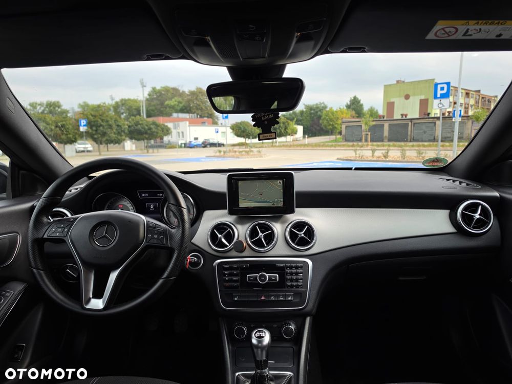 Mercedes-Benz CLA 180 - 9