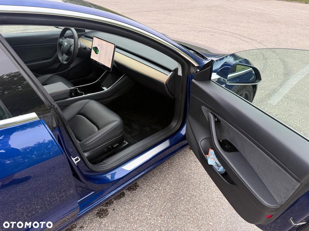 Tesla Model 3 - 11