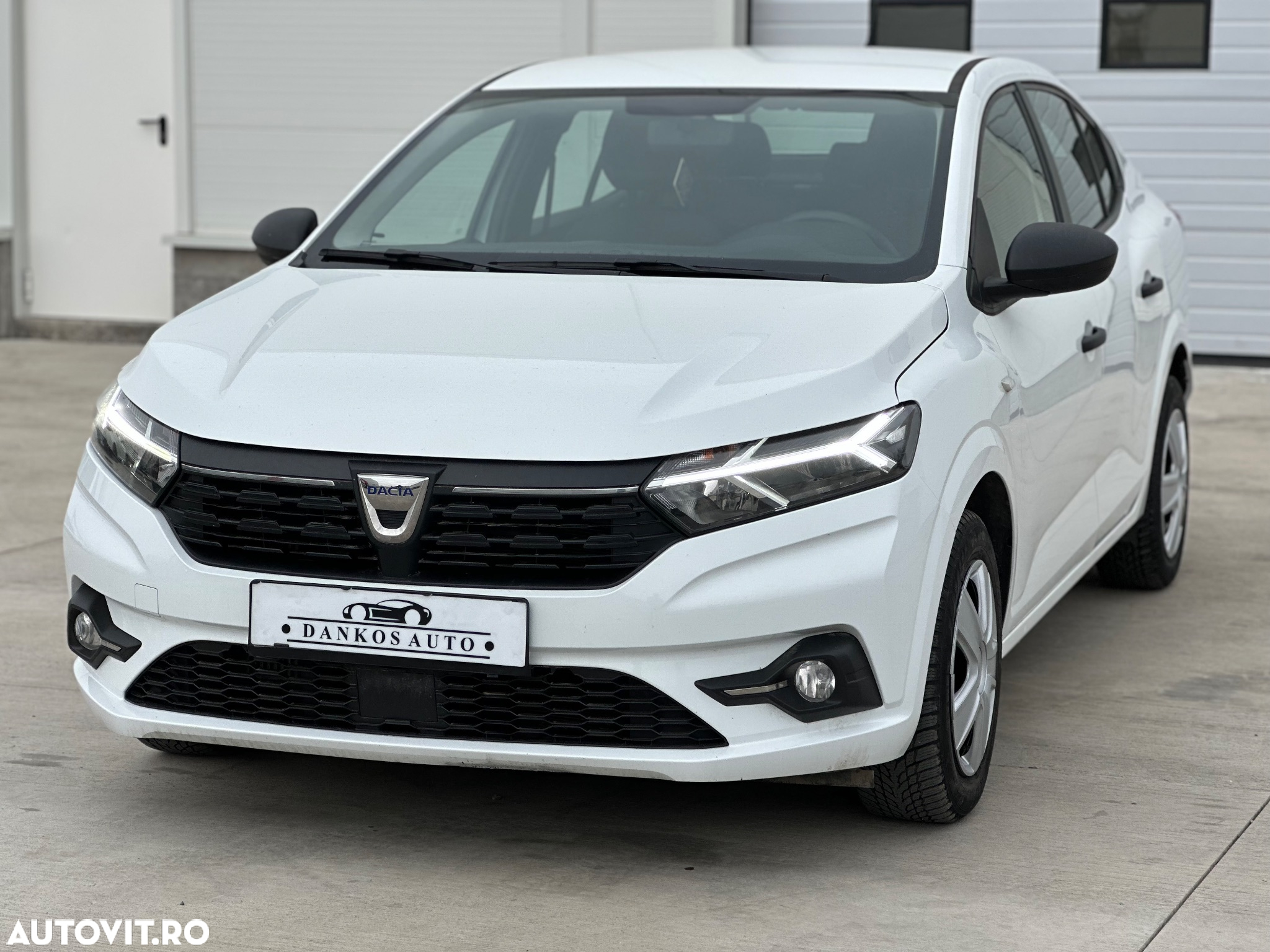 Dacia Logan TCe 90 Essential - 3