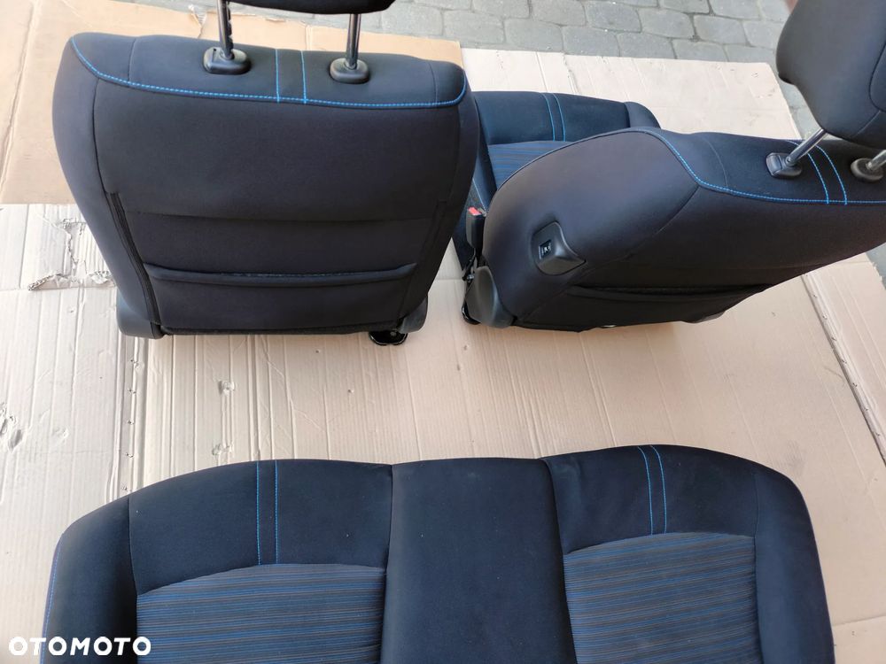 NISSAN LEAF II ZE1 2019 FOTELE KANAPA TYŁ - 12