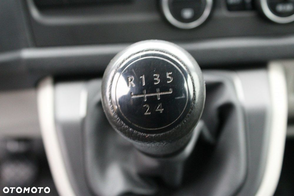 Volkswagen Caravelle - 18