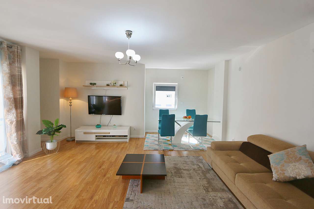 Excelente T3 com 164 m2 box e arrecadação - Grande imagem: 3/27