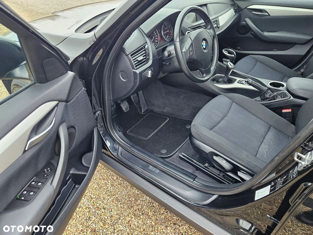 BMW X1 sDrive18d xLine - 27