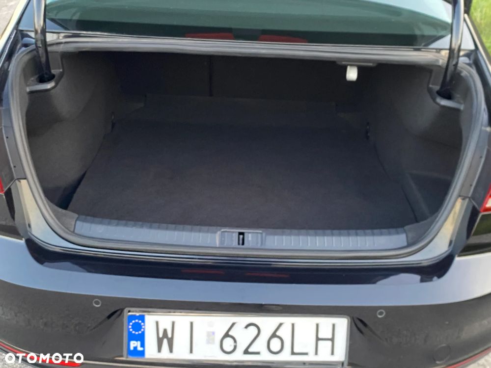 Volkswagen Passat - 27