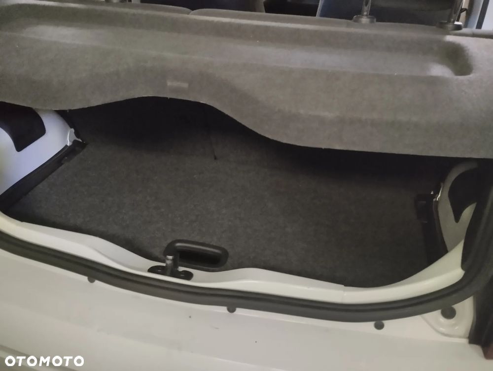 Volkswagen up! 1.0 move - 13