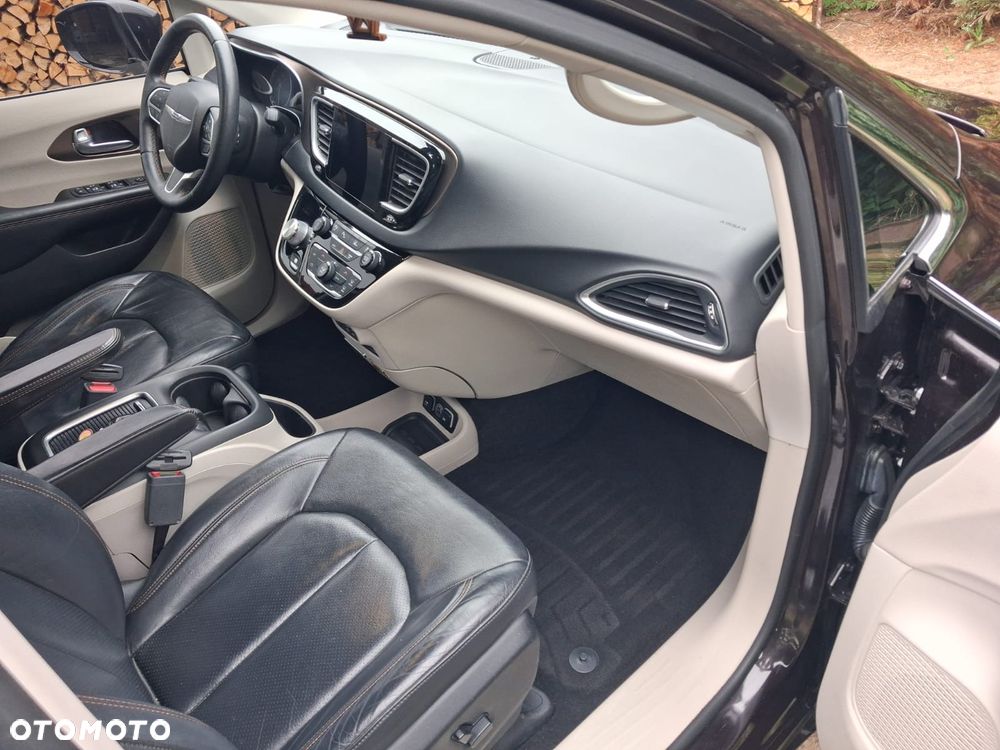 Chrysler Pacifica - 11