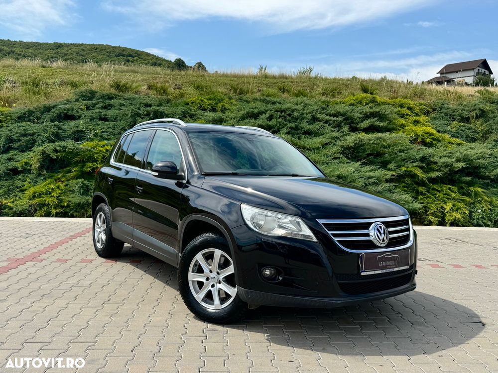 Volkswagen Tiguan - 1