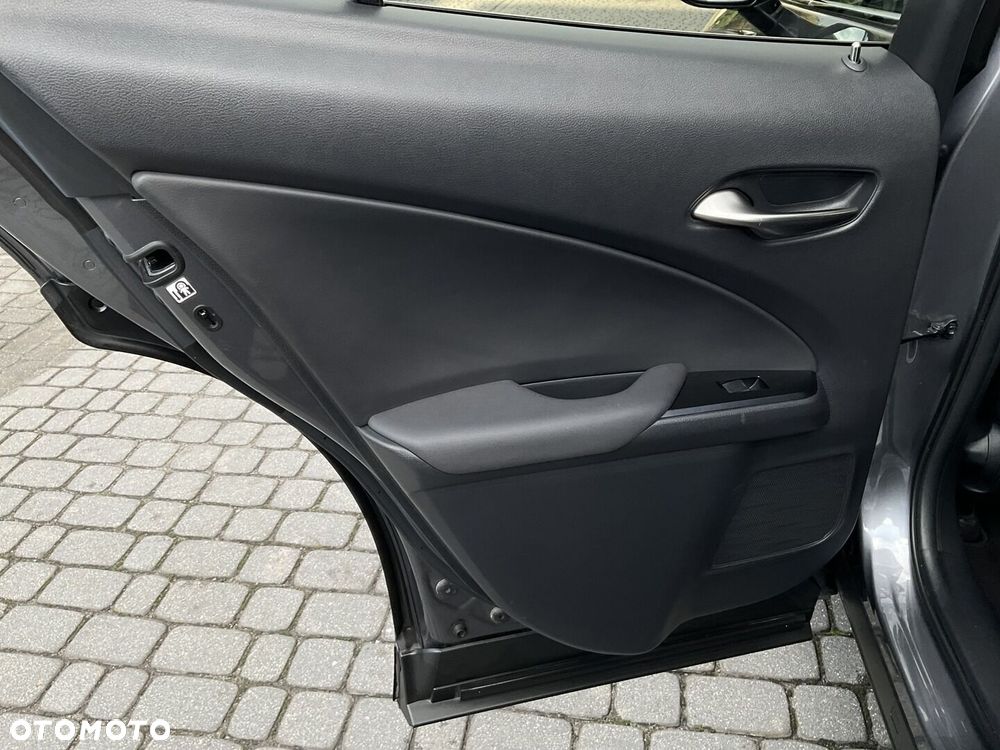 Lexus UX - 15
