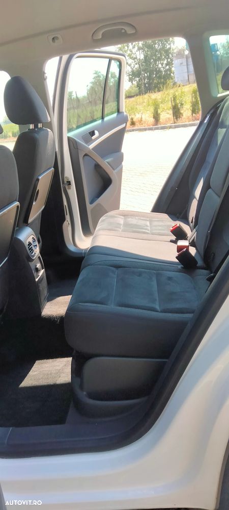 Volkswagen Tiguan 2.0 TDI 4Motion DSG Sport & Style - 9