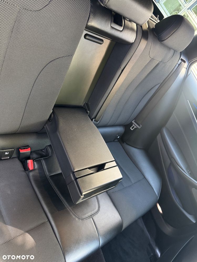 BMW Seria 5 520d Sport Line - 23