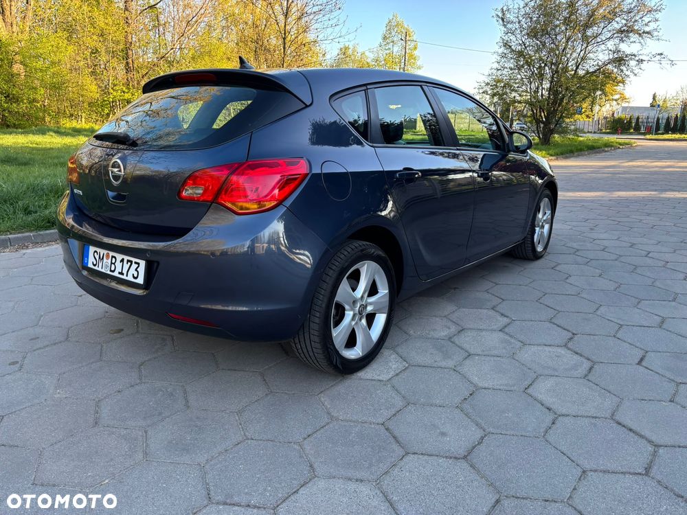 Opel Astra 1.6 Design Edition - 4