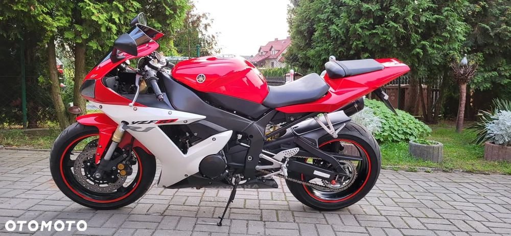 Yamaha R1 - 15