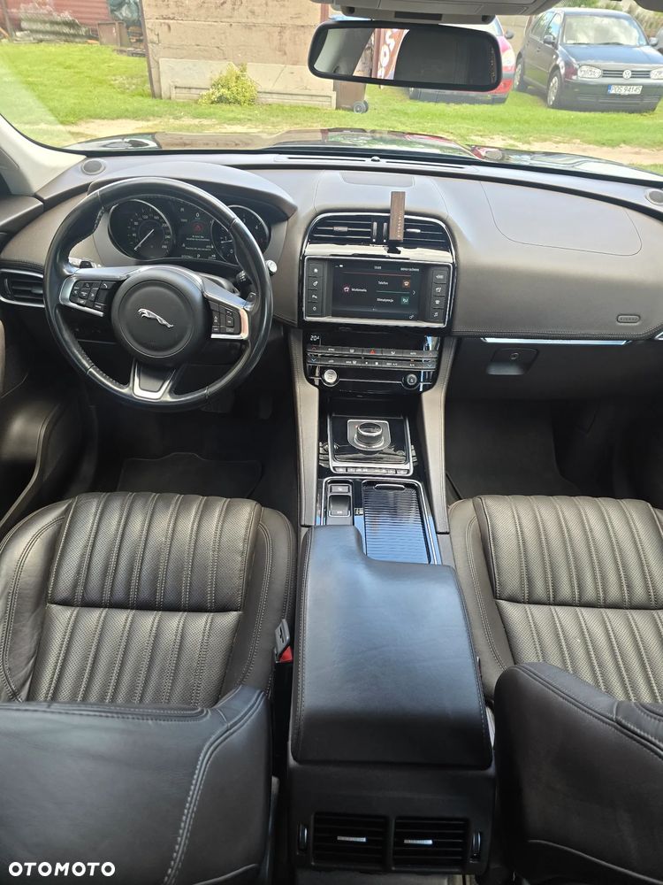 Jaguar F-Pace 2.0 i4D AWD Pure - 8