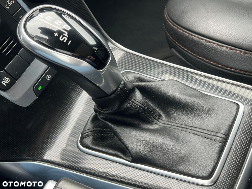Volvo V40 Cross Country - 29