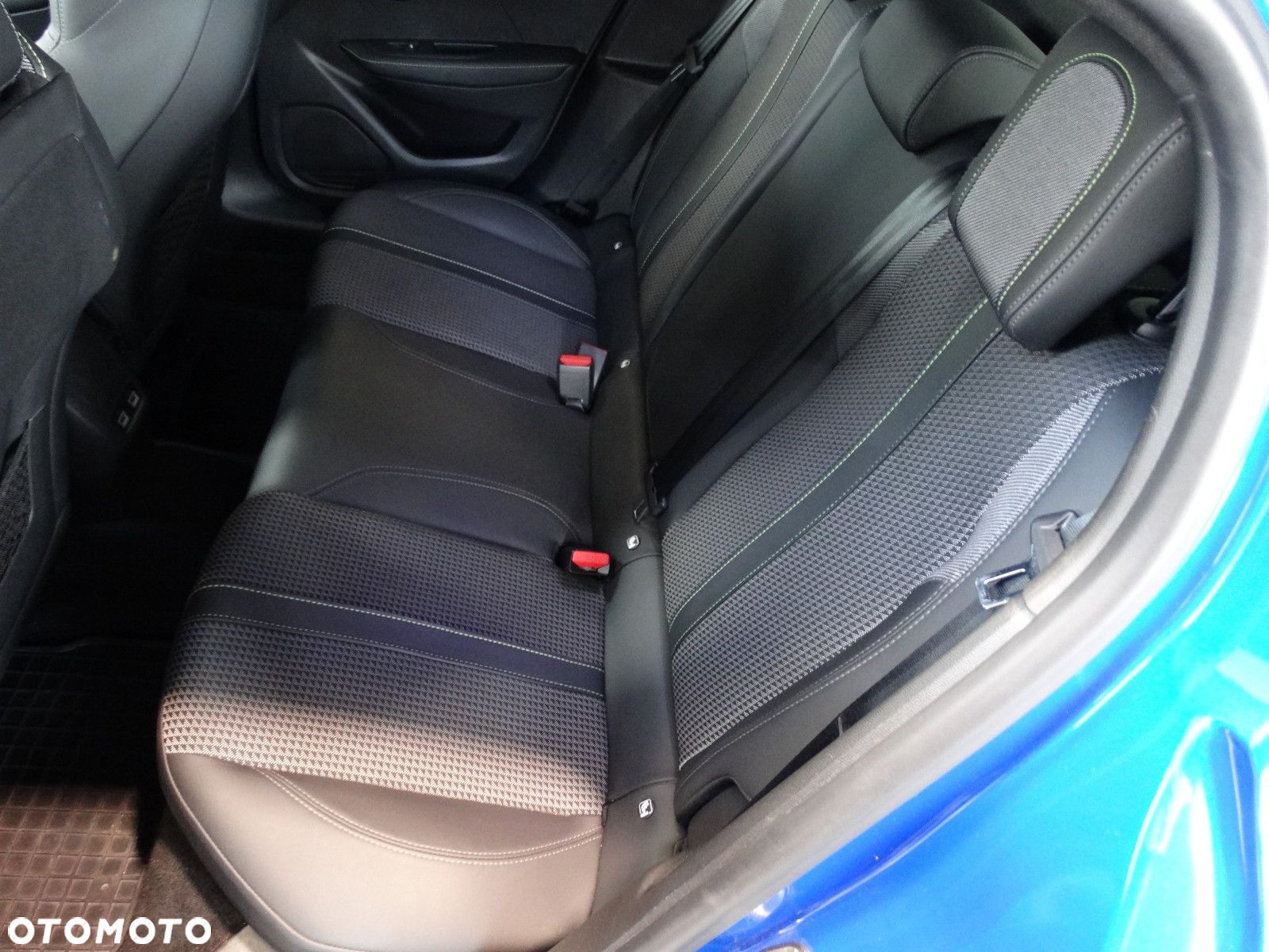 Peugeot 208 - 16