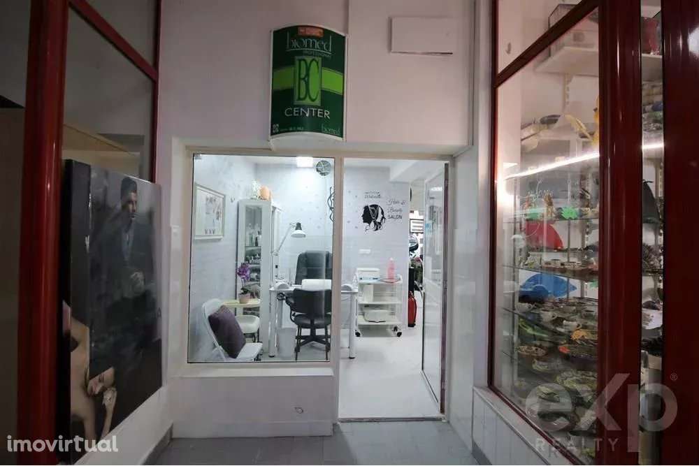 Vende-se loja no Centro Comercial em Cabanas - Grande imagem: 2/13